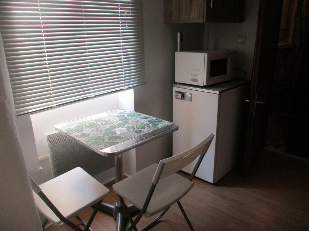 Petit Studio Lägenhet Lodève Exteriör bild